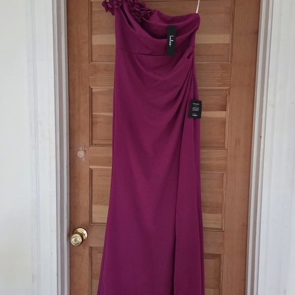 Elegant Magenta One-Shoulder Dress - Picture 9 of 11